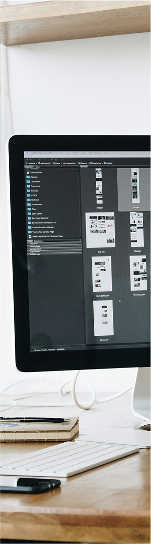 WebデザインをするPCの写真
