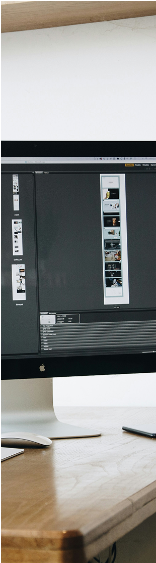 WebデザインをするPCの写真